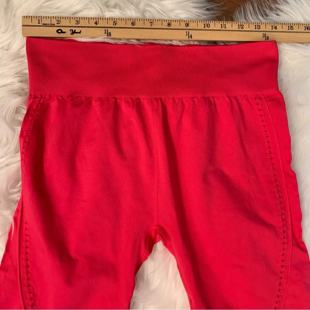 Fabletics Luciano Hot Pink Laser Cut out Crop Leggings 22” Large Activewear - Picture 5 of 15